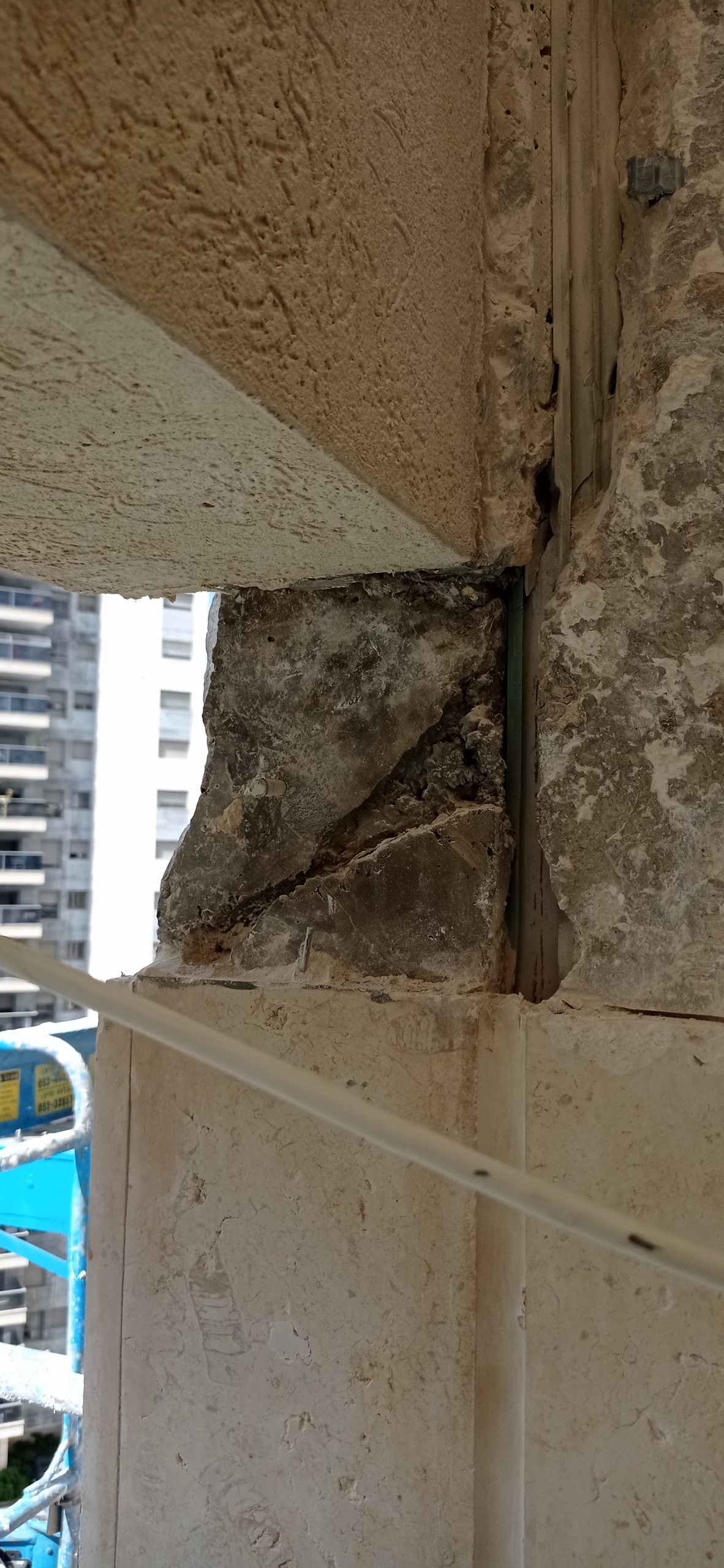 פירוק והרכבת אריחים - עוז בגבהים